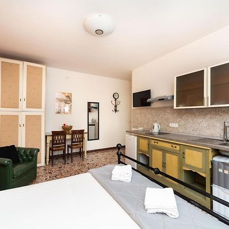 Monti Guesthouse Mestre Luaran gambar